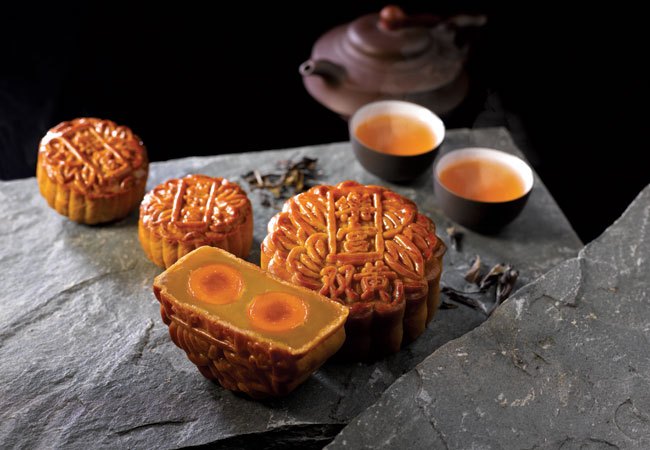 white-lotus-seed-paste-with-double-yolk-mooncake